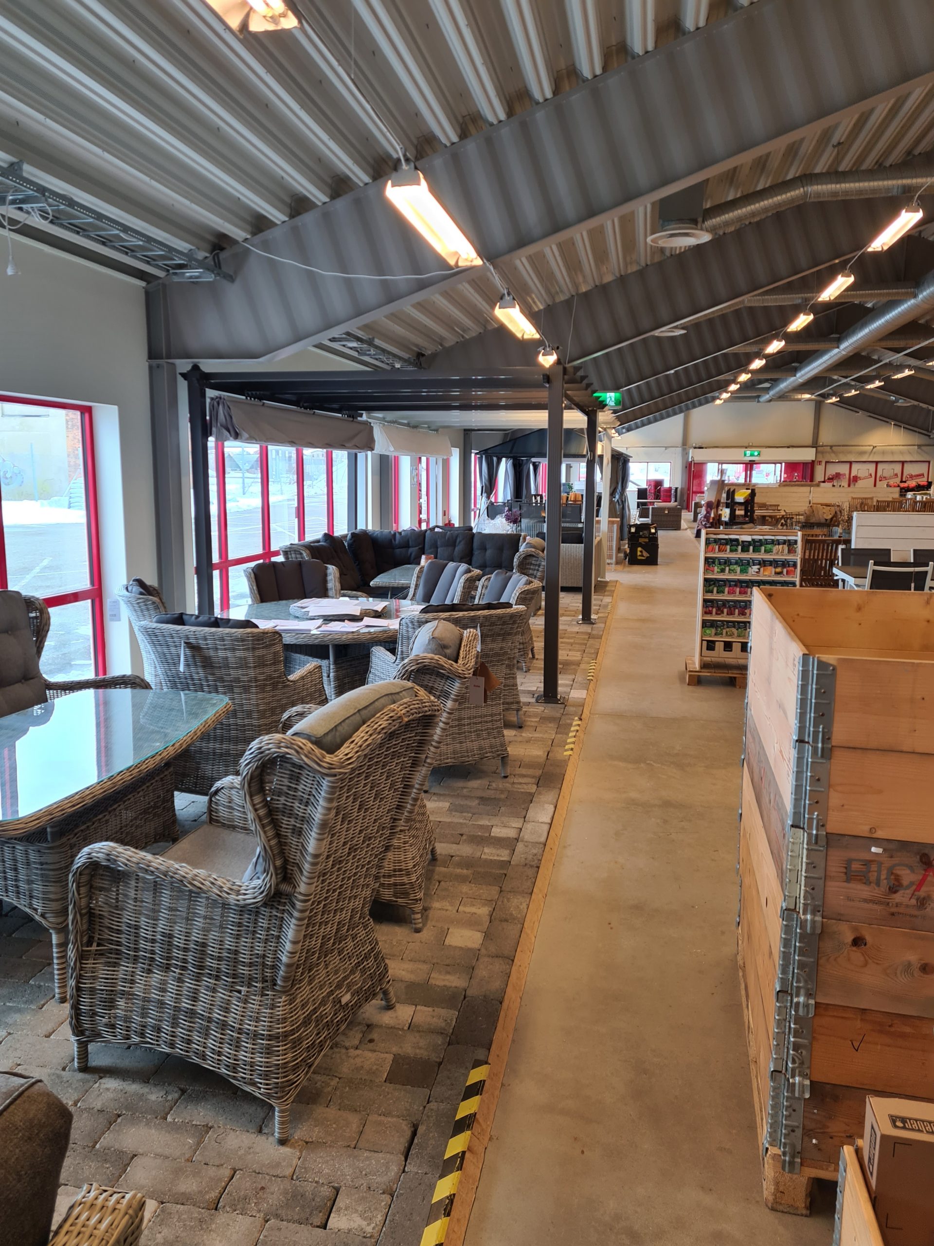 Uppbyggnad av sommarmöbler Bo Ohlsson